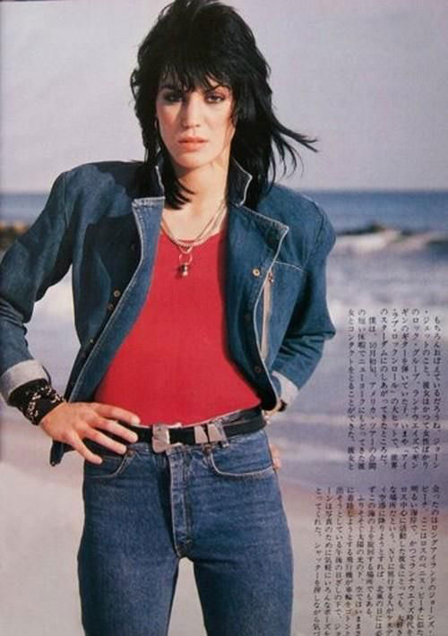 Joan Jett rocking those high-rise jeans | Girlfriend is Better