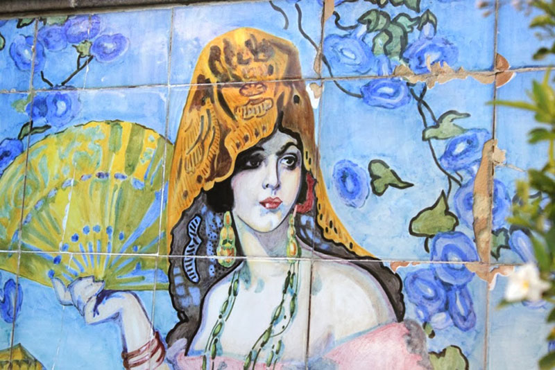 The Pink Lady mural at La Valencia Hotel La Jolla California | Girlfriend is Better