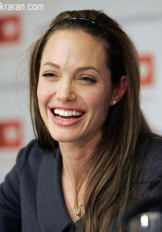 Angelina Jolie looking gorgeous without makeup | Retinol reduces wrinkles | Girlfriend is Better