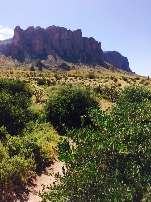 Hiking Superstitions at Cross Cut near Scottsdale Arizona | Girlfriend is Better