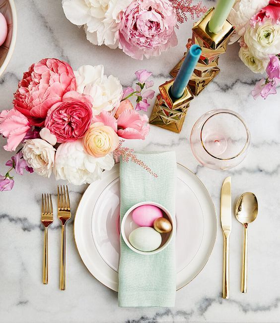 Tablescapes for Easter brunch | Girlfriend is Better