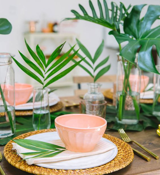 Tropical glam tablescapes for the Spring hostess | Girlfriend is Better