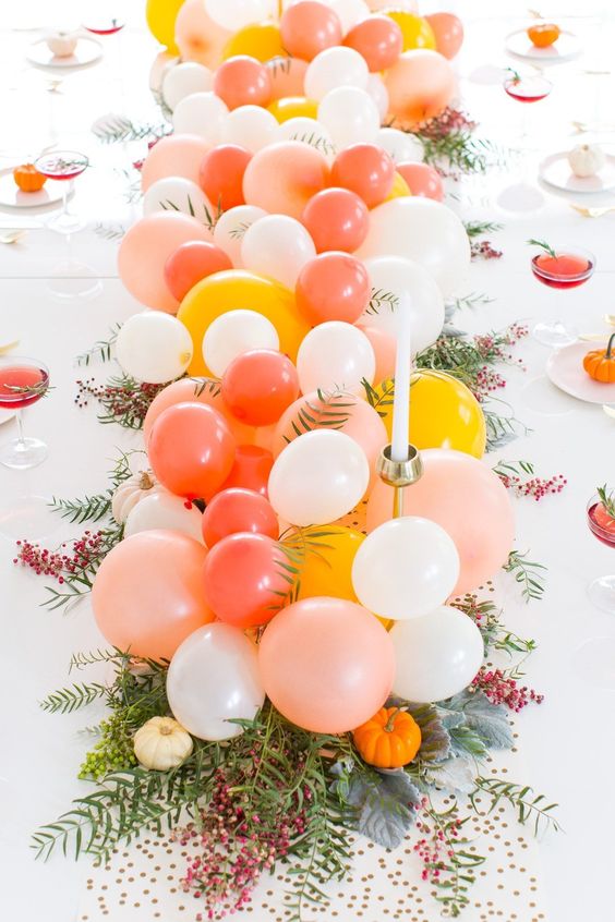 Balloon bouquet for table settings centerpiece | Girlfriend is Better