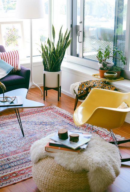 Bright and cheery mid-century modern sunroom | Girlfriend is Better