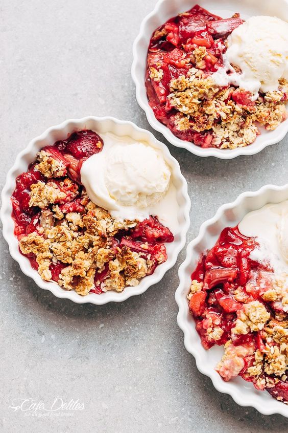 Strawberry rhubarb crumble recipes | Girlfriend is Better