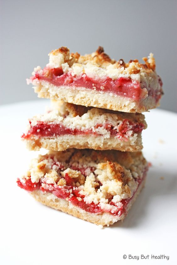 Strawberry rhubarb crumble bar recipe | Girlfriend is Better