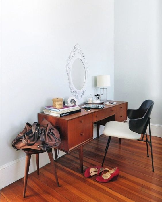 Pin Up Girl Style mid-century modern dressing tables | Girlfriend is Better