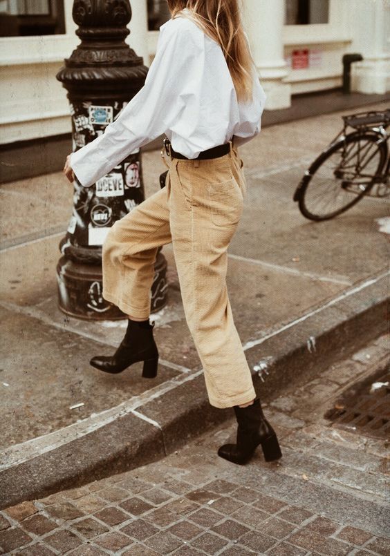 Cropped corduroy pants in beige | Girlfriend is Better