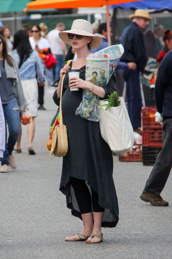 Anne Hathaway shopping at The Original Farmer's Market in Los Angeles | Girlfriend is Better