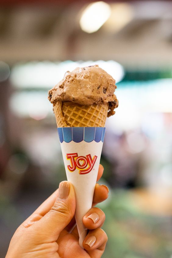 Ice cream at The Original Farmer's Market at the Grove in Los Angeles | Girlfriend is Better