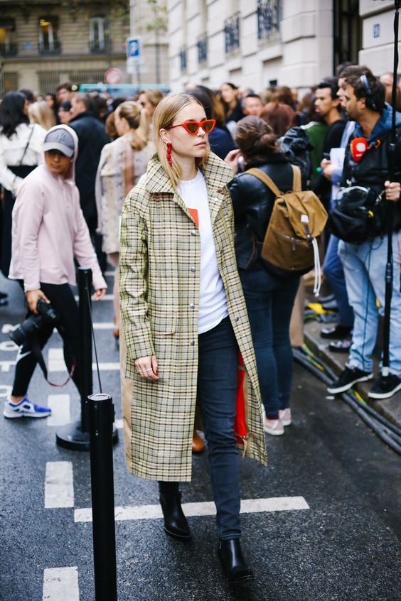 Plaid raincoat with red lining | Paris Fashion Week SS18 | Girlfriend is Better