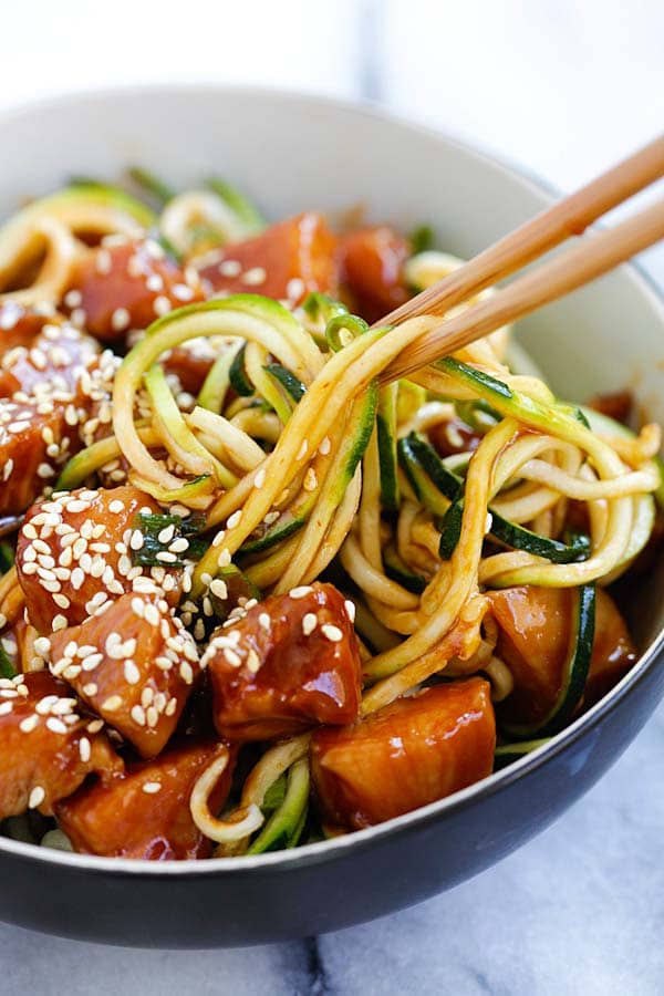 Honey Sriracha Chicken Zucchini Noodles recipe | Quick low-carb meals | Girlfriend is Better