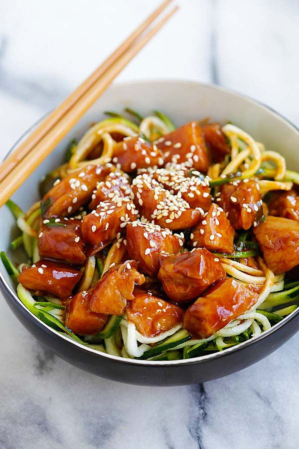 Honey Sriracha Chicken Zucchini Noodles recipe | Quick low-carb meals | Girlfriend is Better