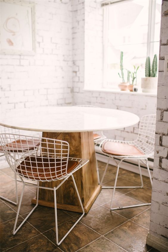 Water element Feng Shui | Round dining table metal chairs | Girlfriend is Better