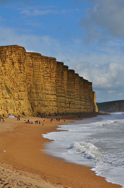 British crime drama location Boradchurch | East Cliff, West Bay, Dorset, England | Girlfriend is Better