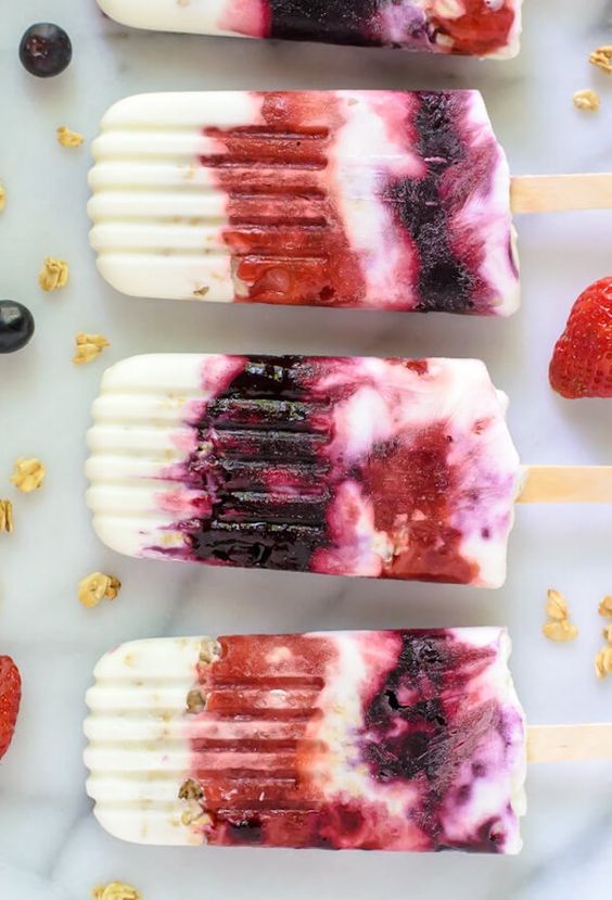 Berry Parfait Yogurt Popsicles | Healthy breakfast recipes | Girlfriend is Better