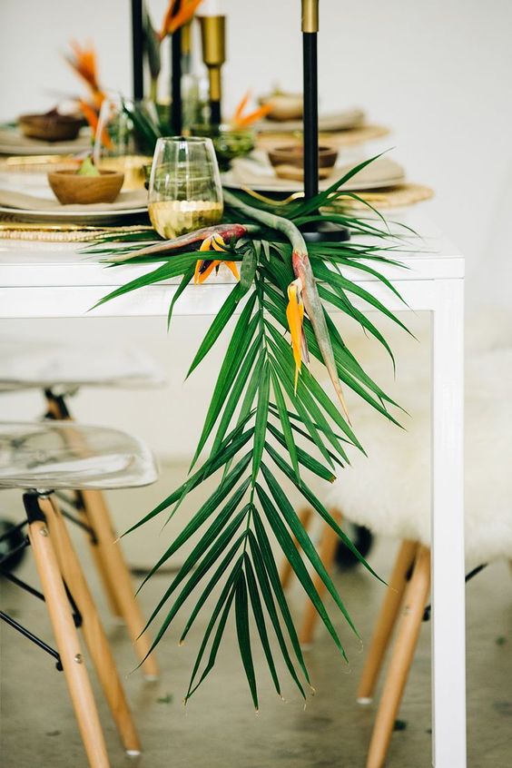 outdoor tablescapes tropical centerpiece dinner party decor | Girlfriend is Better