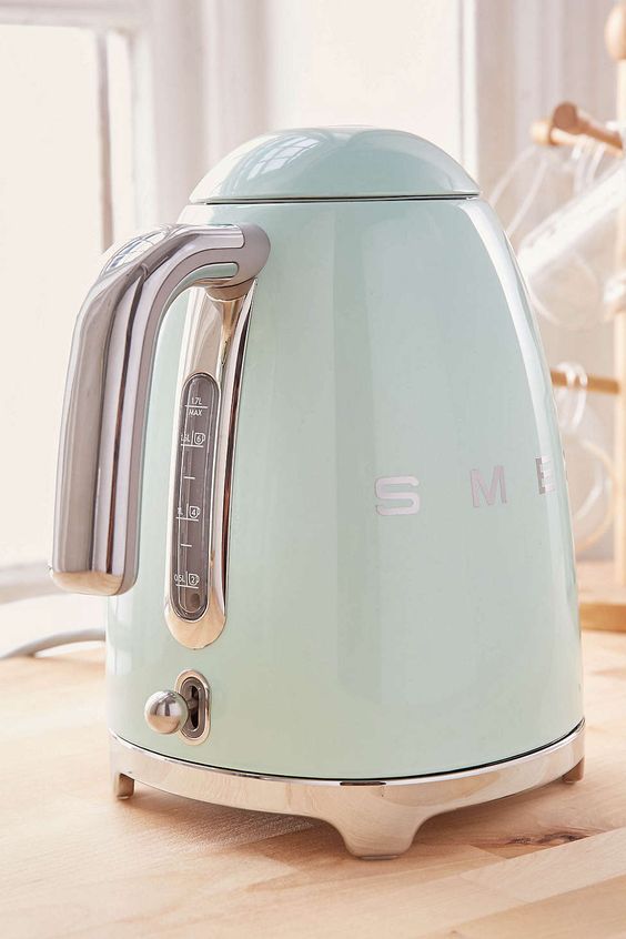 SMEG | Light blue tea kettle | Girlfriend is Better