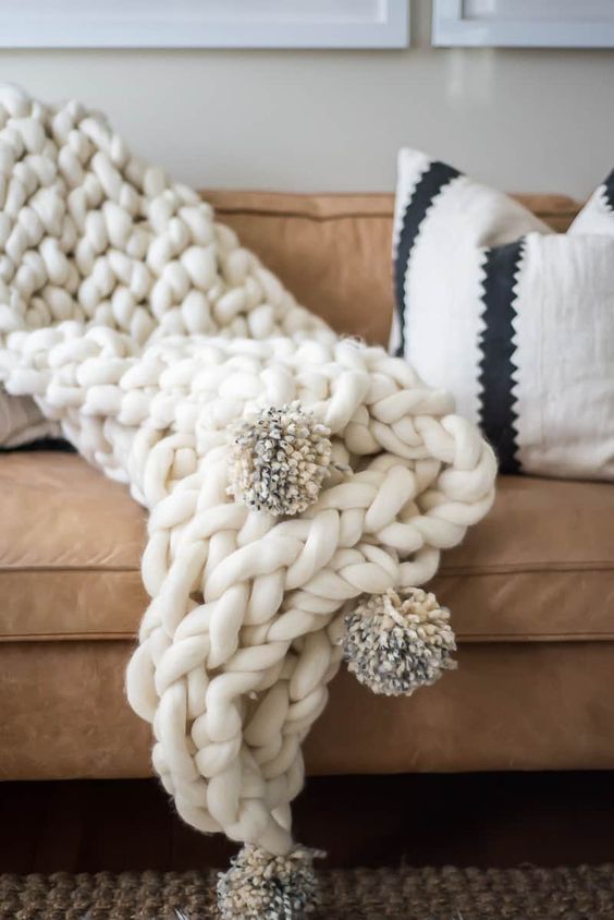 chunky knit blankets | arm knit handmade DIY | Girlfriend is Better