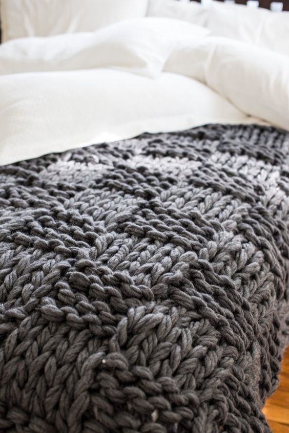 chunky knit blankets | basket weave pattern DIY grey | Girlfriend is Better