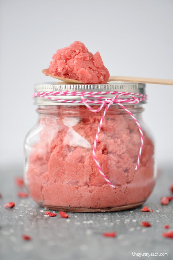 Sugar scrubs | Pink sugar scrub with twine and spoon | Girlfriend is Better