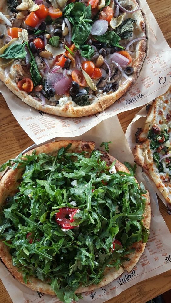 San Clemente | Blaze Pizza custom vegetarian onions spinach tomatoes thin crust | Girlfriend is Better