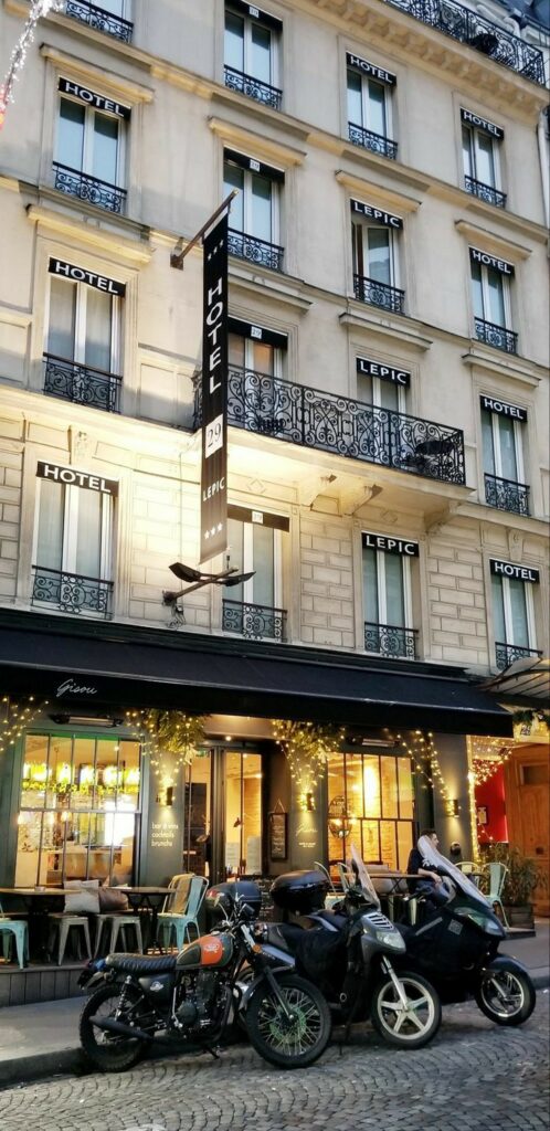 Paris 18th arrondissement | boutique Hotel 29 Lepic cafe Gisou | Girlfriend is Better