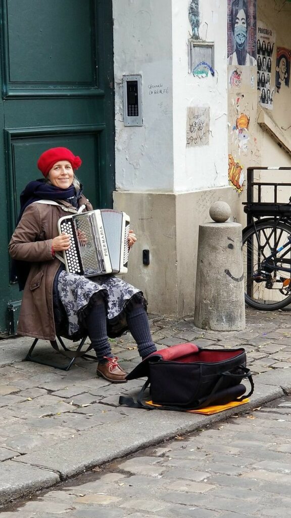 Paris 18th arrondissement | street musician Montmartre French local artist | Girlfriend is Better