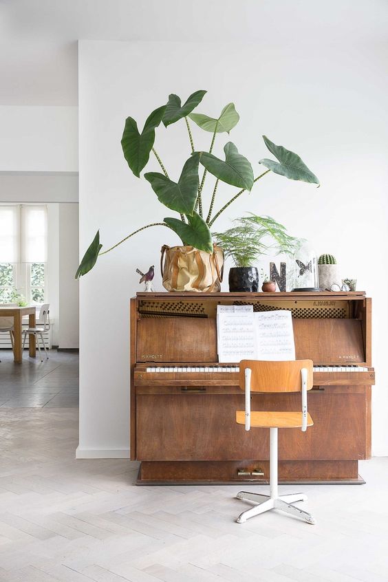 pianos | vintage nook mid-century modern plants | Girlfriend is Better