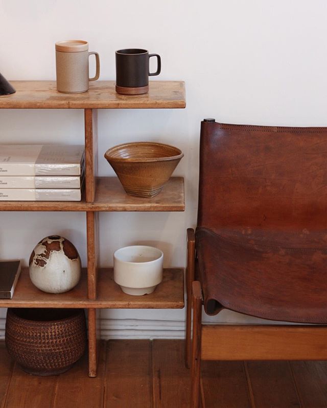 bookshelves | open-ended vintage pottery collection | Girlfriend is Better