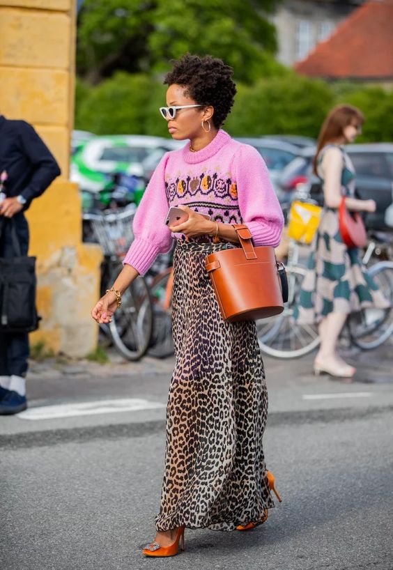 leopard print | maxi skirt hot pink oversized sweater leather bucket bag | Girlfriend is Better