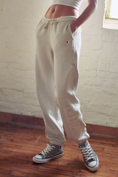 loungewear | Champion white jogger pants | Girlfriend is Better