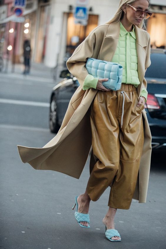 oversized woven purses | light blue padded clutch menswear work outfit trench coat street style | Girlfriend is Better