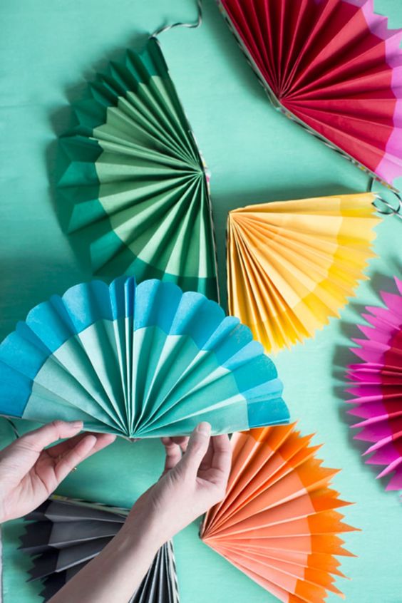 Cinco de Mayo party crafts | DIY paper fan garland easy kid-friendly handmade | Girlfriend is Better