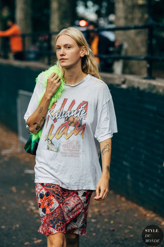 oversized graphic tees | thrift store menswear mid-length skirt street style | Girlfriend is Better