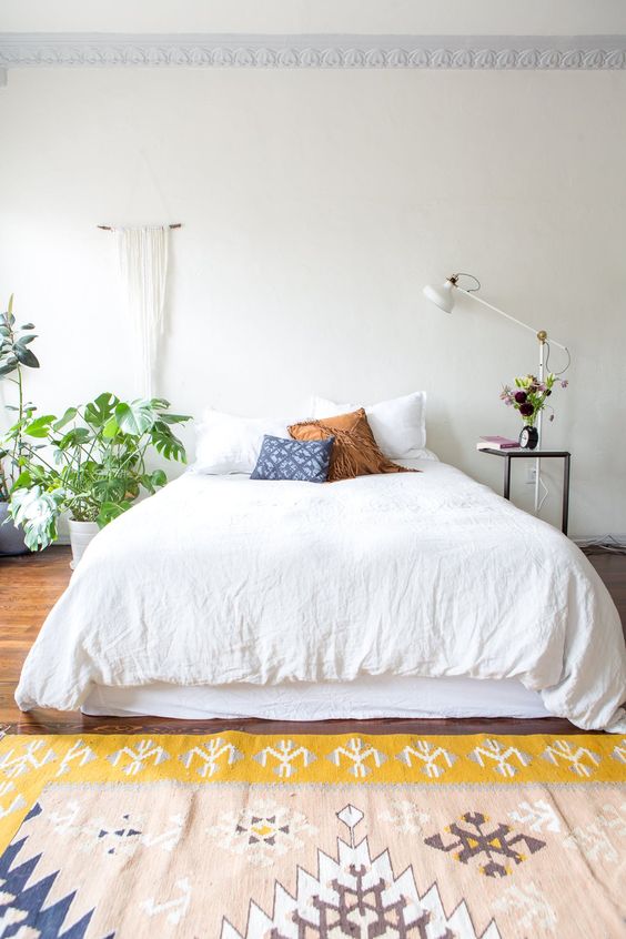 cheery bedroom decor | white linen bedding Southwest print area rug | Girlfriend is Better