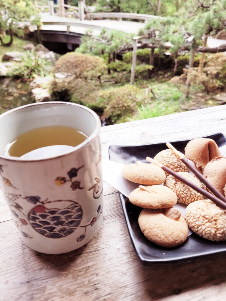 San Francisco holiday travel | Japanese Tea Garden green tea shortbread cookies | Girlfriend is Better