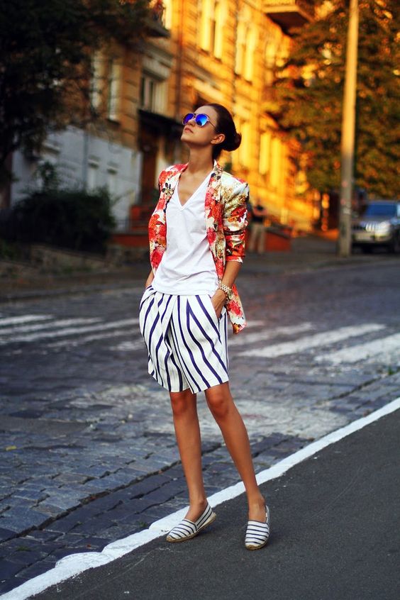 summer shorts | Girlfriend is Better | striped cross-front floral blazer street style