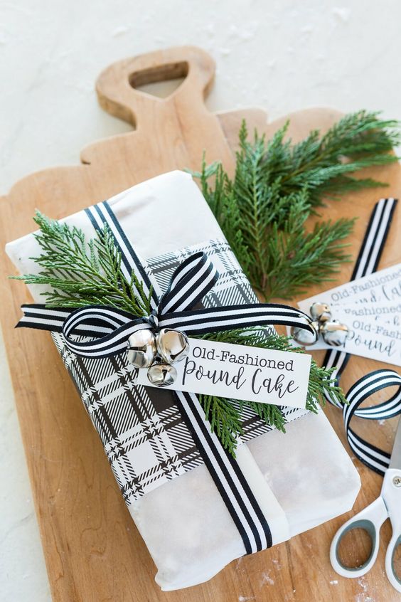 gift wrapping ideas | Girlfriend is Better | holiday baked goods fabric ribbon