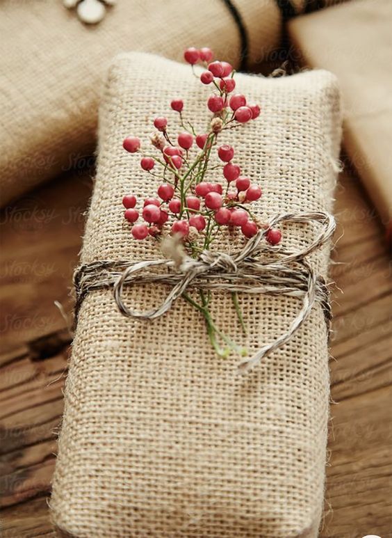 gift wrapping ideas | Girlfriend is Better | burlap twine berries eco-friendly