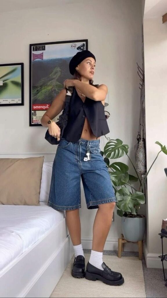 long shorts | Girlfriend is Better | vest beret wide leg loafers tourist outfit